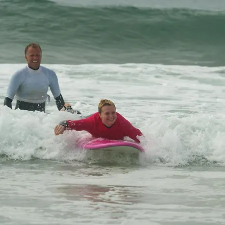 بيت شباب Surfivor Surf بورتو