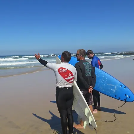 Surfivor Surf Hostal *